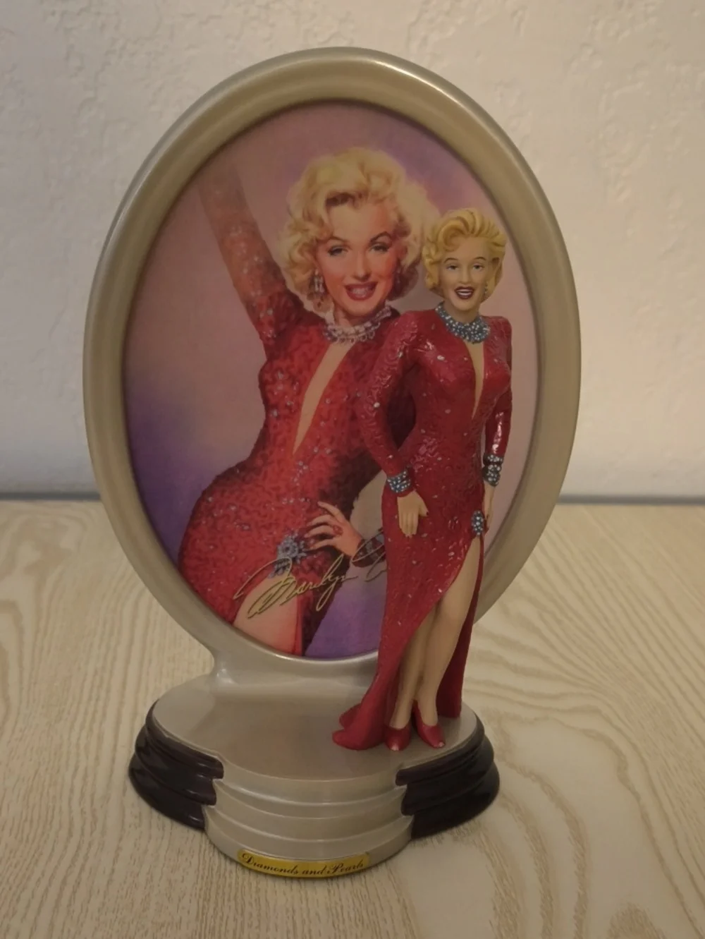 Marilyn Monroe Diamonds & Pearls Divinely Marilyn  Statue Plate - Limited